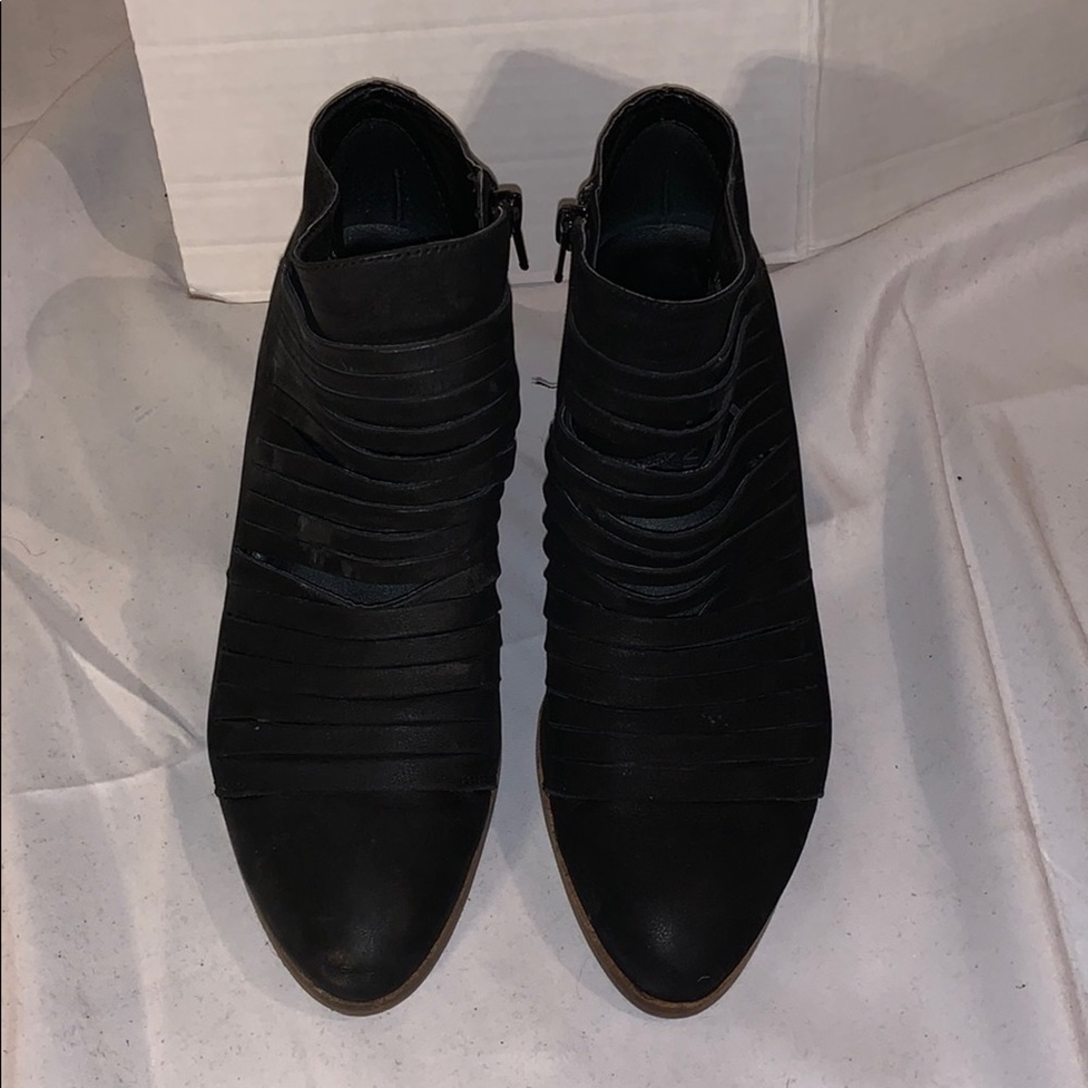 Lucky brand black leather ankle boots size -9.5M